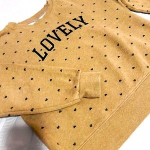 Carter's kids/Sweatshirt LOVELY with small black🖤 hearts Printed.